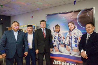   Кузьма Алдаров и Жигмед Энхжаргал открыли в Усть-Орде месячник школьных проектов, посвященных Монголии
